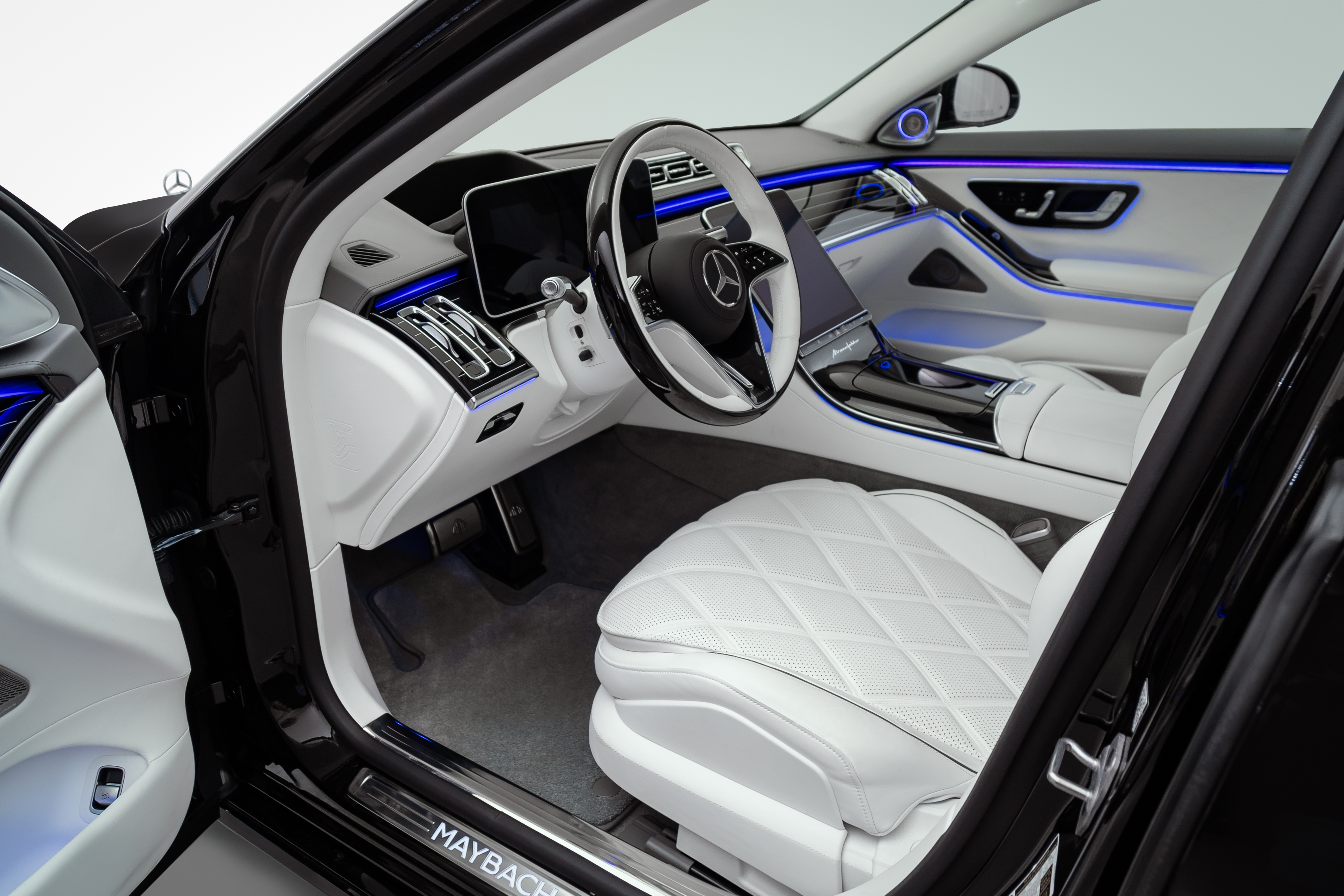 2023 Mercedes Mayback S680 Interior view